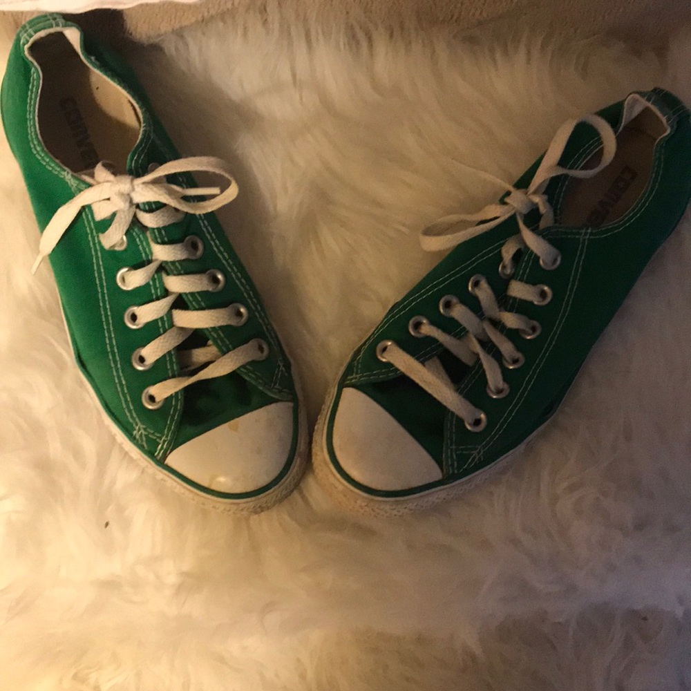 Kelly green Converse